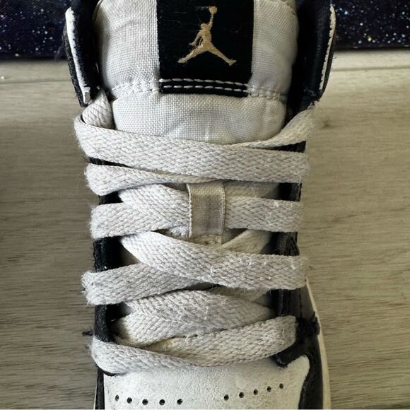 Nike Air Jordan 1 Mid SE (PS) Shoes Black/Metallic Gold BQ6932-007 Kids Size 11c - Picture 6 of 11